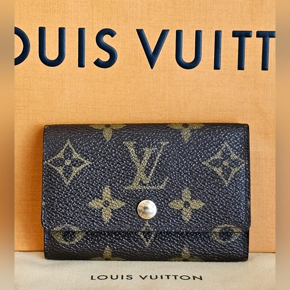Authentic LOUIS VUITTON Monogram 6 Key Compact Key Case - Picture 1 of 11